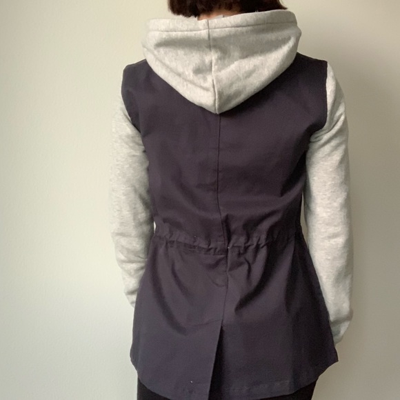 Sweater / jacket - Picture 2 of 8